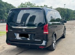 KM RENDAH MERCEDES BENZ V260 AT HITAM 2019 4