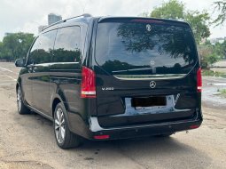 KM RENDAH MERCEDES BENZ V260 AT HITAM 2019 6