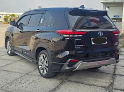 Toyota Kijang Innova Zenix q  Hybrid modelista tss 2023 Hitam 7