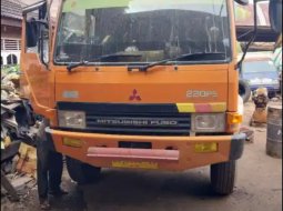 Mitsubishi Fuso FM 517 HS 2017 Dump Truck Orange