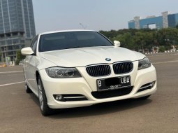 BMW 320i AT PUTIH 2011 KM RENDAH