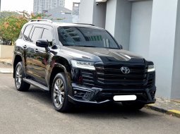 Toyota Land Cruiser VX-R 2022 hitam km 9rban diesel cash kredit proses bisa dibantu