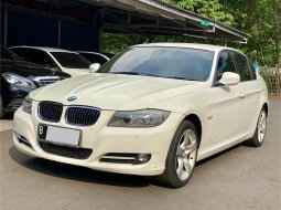 BMW 320i 2011 7