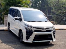 Toyota Voxy 2.0 A/T 2018 putih sunroof km39rban cash kredit proses bisa dibantu 3