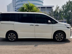 Toyota Voxy 2.0 A/T 2018 putih sunroof km39rban cash kredit proses bisa dibantu 4