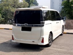 Toyota Voxy 2.0 A/T 2018 putih sunroof km39rban cash kredit proses bisa dibantu 5