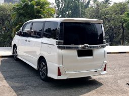 Toyota Voxy 2.0 A/T 2018 putih sunroof km39rban cash kredit proses bisa dibantu 11