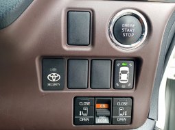 Toyota Voxy 2.0 A/T 2018 putih sunroof km39rban cash kredit proses bisa dibantu 12