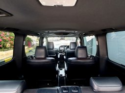 Toyota Voxy 2.0 A/T 2018 putih sunroof km39rban cash kredit proses bisa dibantu 17