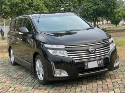 Nissan Elgrand Highway Star 2013 3