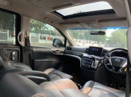 Nissan Elgrand Highway Star 2013 10