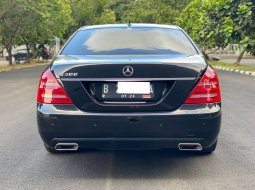 Mercedes-Benz S300  2011 4