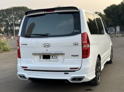 HYUNDAI H-1 ROYALE BENSIN AT PUTIH 2018 MPV TERNYAMAN DIJUAL CEPAT 4