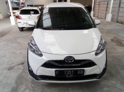 Toyota Sienta V 1.5 AT 2020