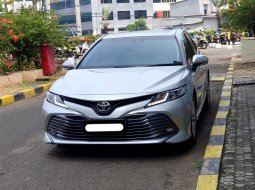 Toyota Camry 2.5 V 2019 silver sunroof km39rban pajak panjang cash kredit proses bisa dibantu