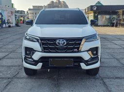 Toyota Fortuner New  4x2 2.8 A/T DSL GR Sport 2022 Putih 1