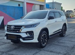 Toyota Fortuner New  4x2 2.8 A/T DSL GR Sport 2022 Putih 2