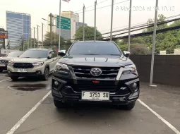 Toyota Fortuner 2.4 VRZ AT 2020 Hitam 6