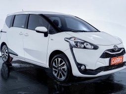 Toyota Sienta V CVT 2020 1