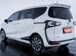 Toyota Sienta V CVT 2020 5