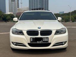 BMW 320i AT PUTIH 2011 KONDISI SIAP PAKAI UNIT SIAP PAKAI LOW KM 2