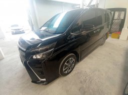 Toyota Voxy 2.0 A/T 2018 3