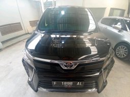 Toyota Voxy 2.0 A/T 2018 1