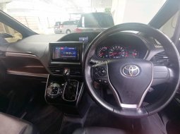 Toyota Voxy 2.0 A/T 2018 7