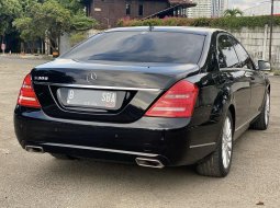 Mercedes-Benz S-Class 300  2011 Hitam 6