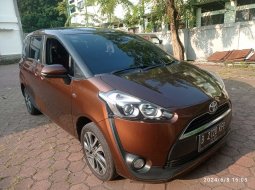 Promo Toyota Sienta V CVT 2017 Coklat *code20KFP 2