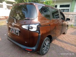 Promo Toyota Sienta V CVT 2017 Coklat *code20KFP 5