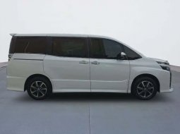 Promo Toyota Voxy murah 8