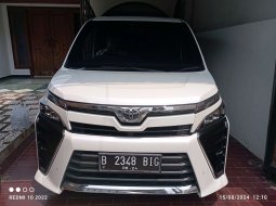 Promo Toyota Voxy 2.0 AT 2019 Putih *code48BIG