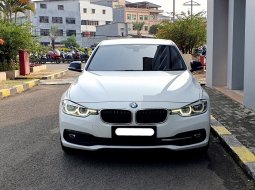 BMW 3 Series 320i Sport 2016 putih km 50rb pajak panjang cash kredit proses bisa dibantu