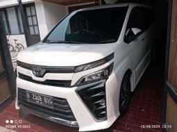 Toyota Voxy 2.0 A/T 2019  - Beli Mobil Bekas Murah 2