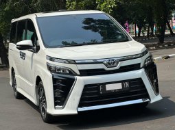 TOYOTA VOXY 2.0 AT PUTIH 2019 MPV TERNYAMAN 1