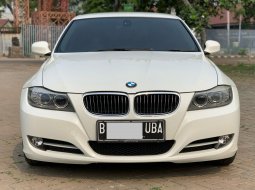 BMW 3 Series 320i 2011