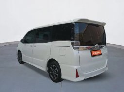 Toyota Voxy 2.0 AT 2019 Putih 4