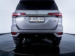 Toyota Fortuner 2.8 GR Sport 4X2 AT 2022 Silver 11