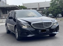 TERMURAH MERCEDES BENZ E200 AT HITAM 2016 SIAP PAKAI LOW KM