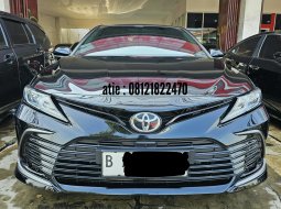 Toyota Camry V 2.5 AT ( Matic ) 2023 Hitam Km low 9rban plat ganjil Jakarta selatan siap pakai 1