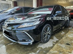 Toyota Camry V 2.5 AT ( Matic ) 2023 Hitam Km low 9rban plat ganjil Jakarta selatan siap pakai 3