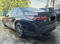 Toyota Camry V 2.5 AT ( Matic ) 2023 Hitam Km low 9rban plat ganjil Jakarta selatan siap pakai 5