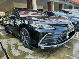 Toyota Camry V 2.5 AT ( Matic ) 2023 Hitam Km low 9rban plat ganjil Jakarta selatan siap pakai 2