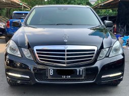 Mercedes-Benz E-Class E 300 2011 Hitam