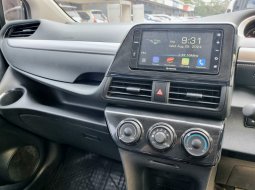 Toyota Sienta G MT 2018 17