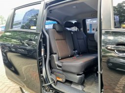 Toyota Sienta G MT 2018 18