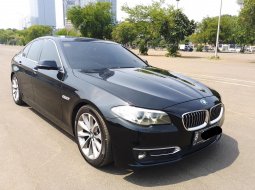 BMW 520i AT HITAM 2016 1