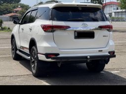 Toyota Fortuner 2.4 VRZ AT 2019 Putih 6