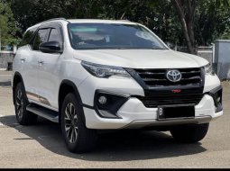 Toyota Fortuner 2.4 VRZ AT 2019 Putih 4